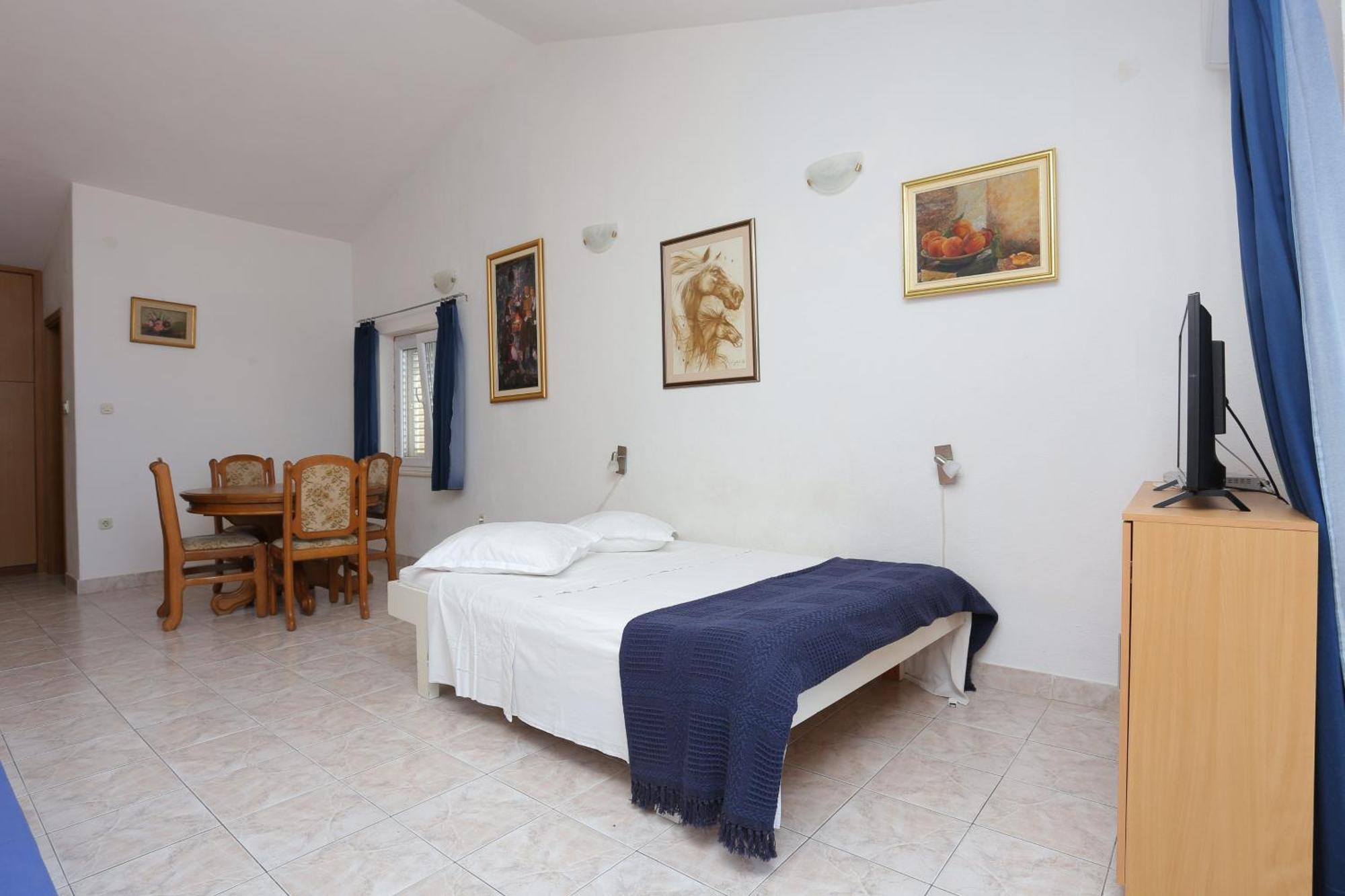 Apartments By The Sea Baska Voda, Makarska - 300 Værelse billede