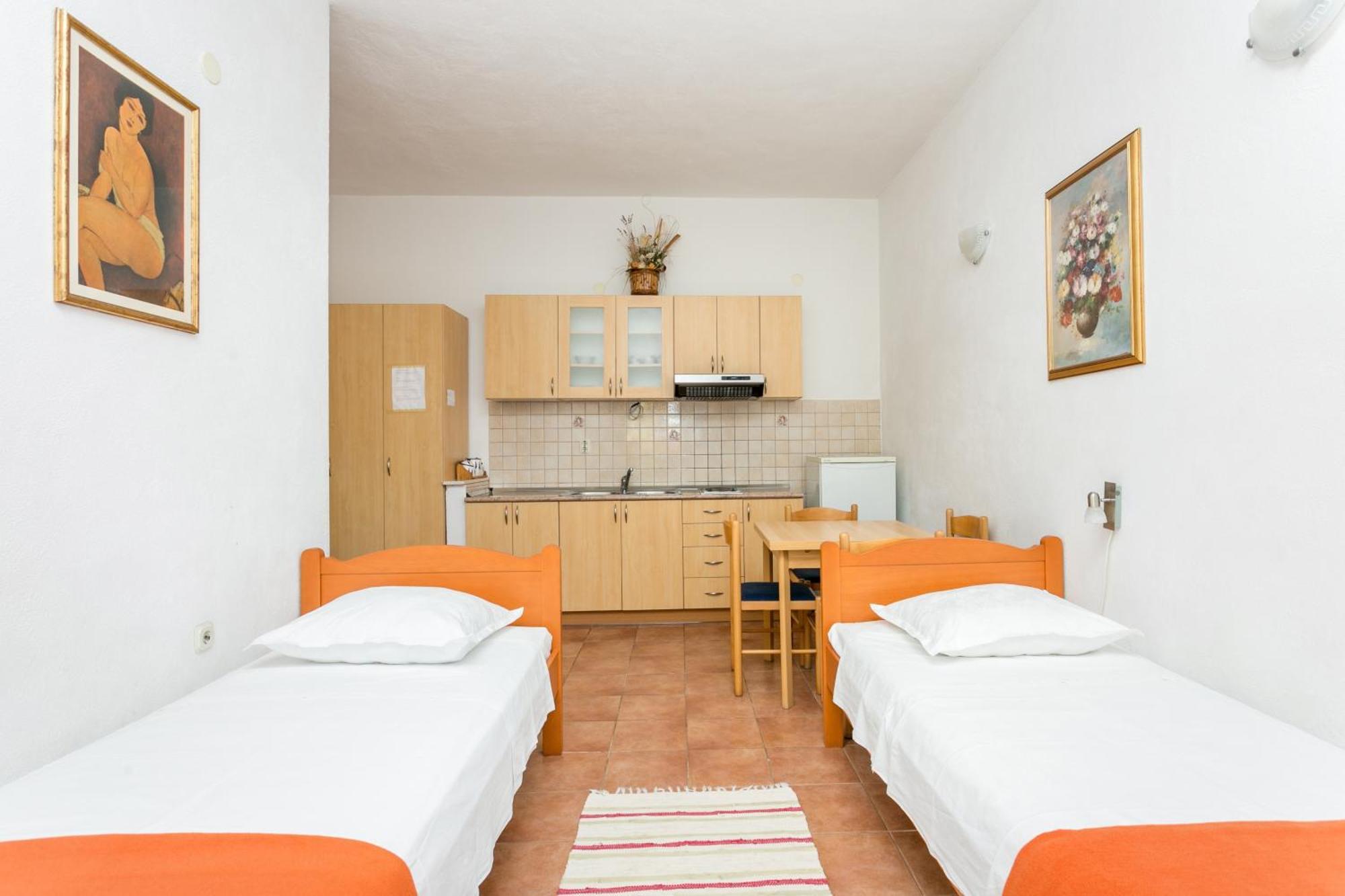 Apartments By The Sea Baska Voda, Makarska - 300 Værelse billede