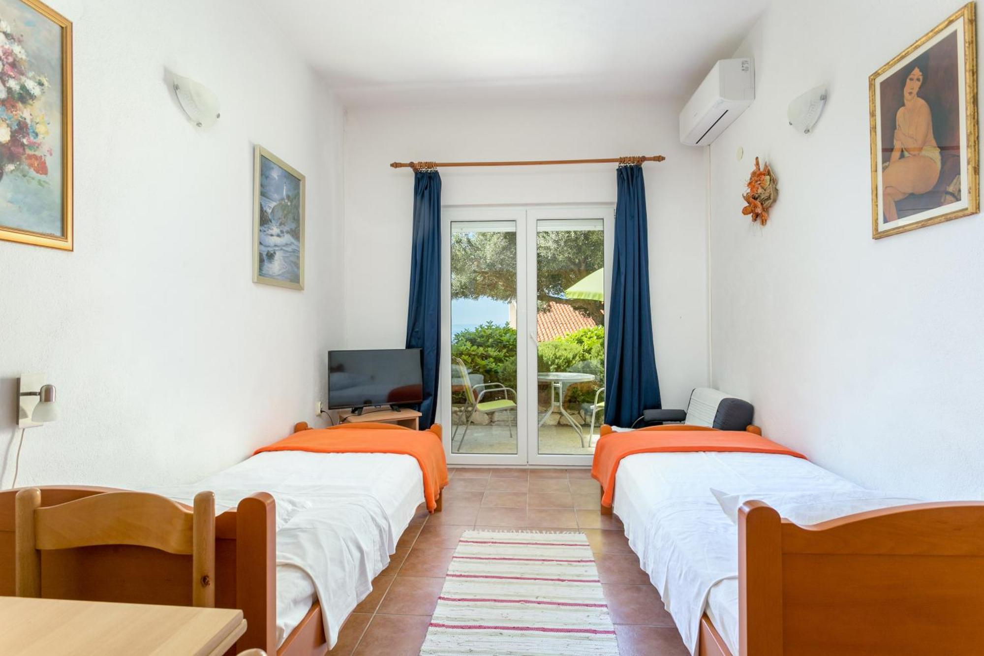 Apartments By The Sea Baska Voda, Makarska - 300 Værelse billede